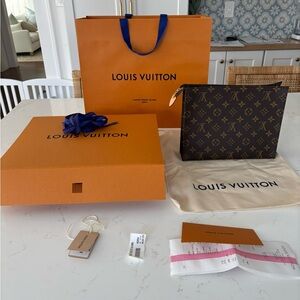 Louis Vuitton Brown Monogram pouche toilette 26